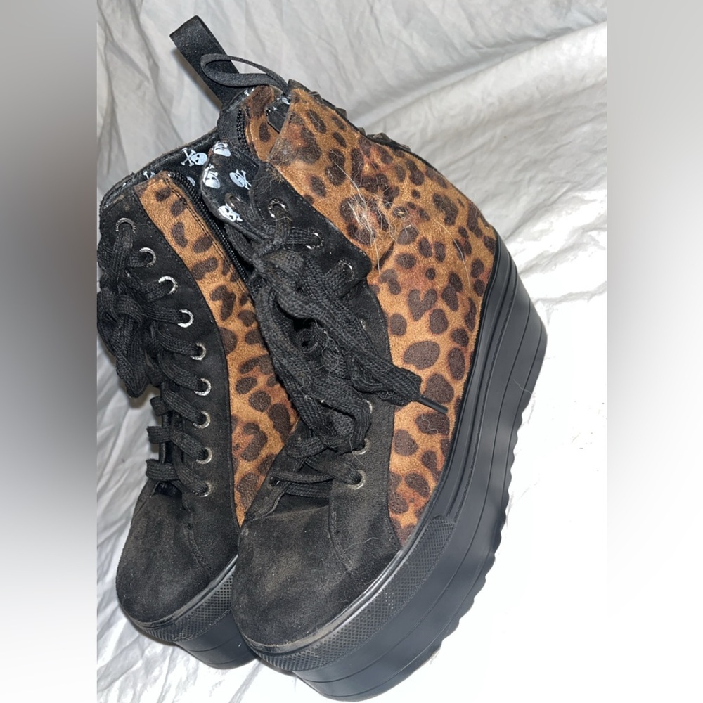 Leopard platforms